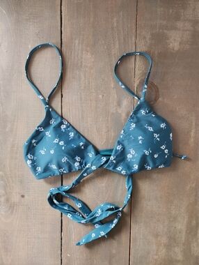 Hollister Teal Floral Triangle Bikini Top - Size Small